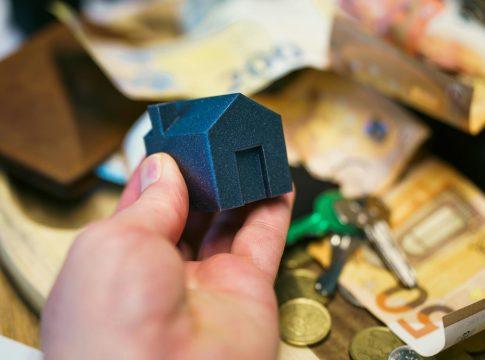 Image illustrating counterintuitive financial moves for wealth building.