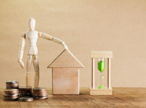 Chart showing significant mortgage refinance savings over time.