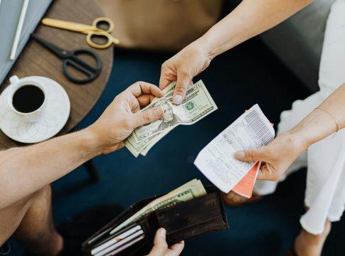 Weighing pros and cons of early student loan payoff.