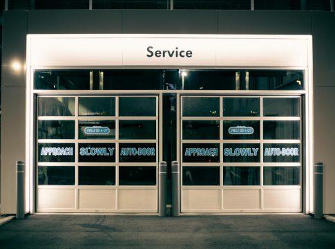 Tortoise winning a race against a hare, symbolizing slow and steady wealth building.