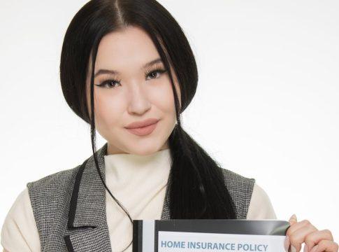 Comparison graphic: Term life insurance vs. whole life insurance.