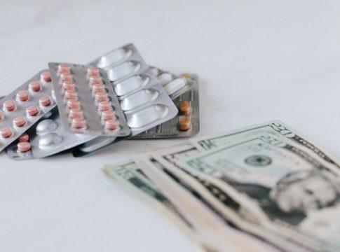 Chart showing six months of tracked personal spending on eating out.