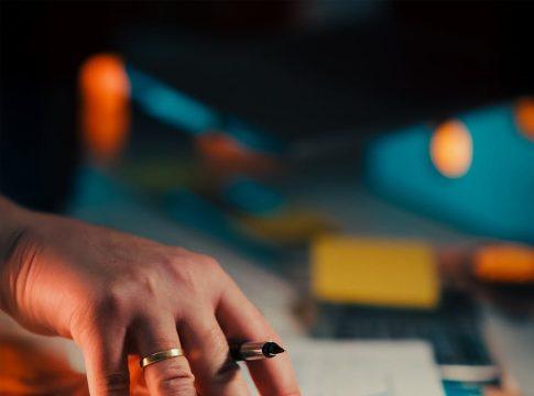 A house with a large dollar sign over the roof, illustrating mortgage finance.